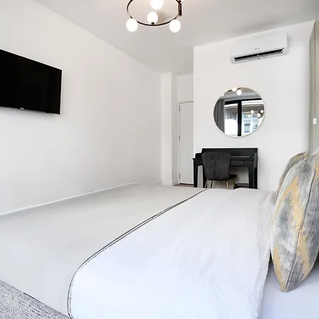 Urban Downtown Luxury And Hotel Belgrade